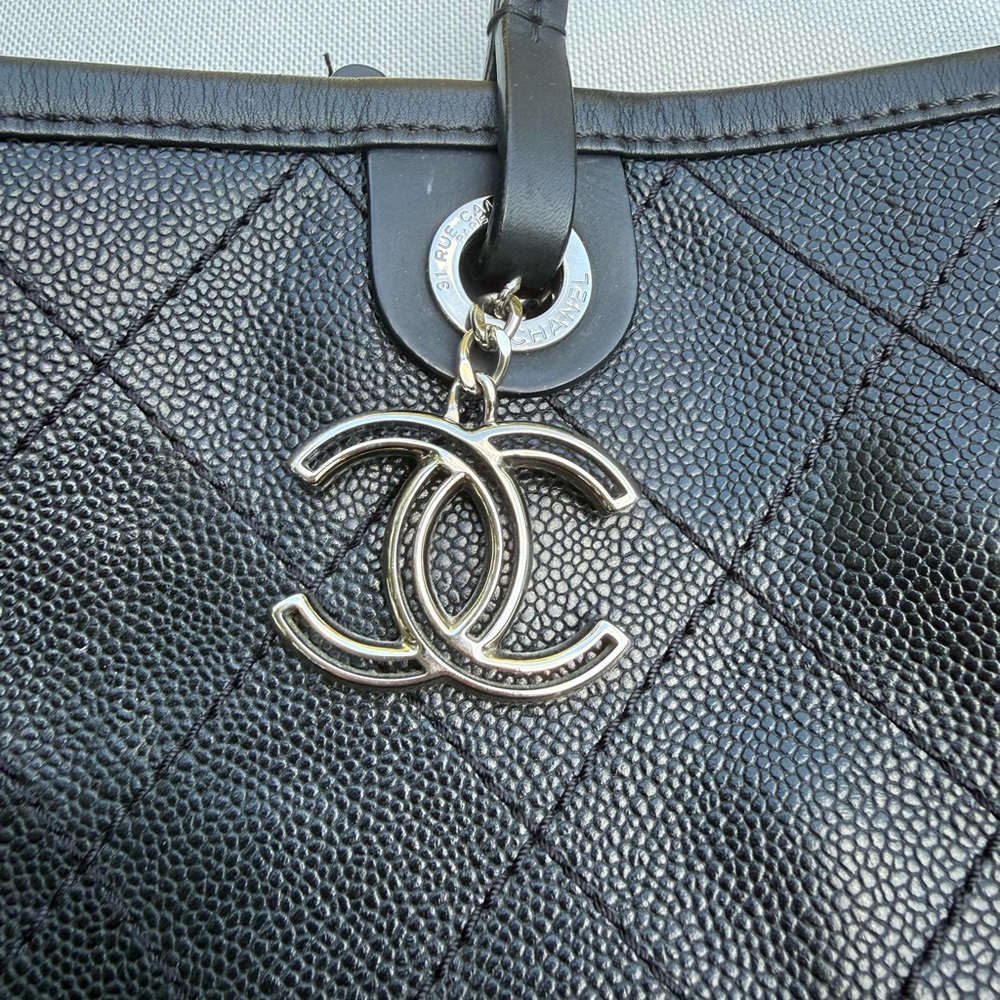 Chanel Black/Burgundy Quilted Shoulder Bag - Picture 11 of 16